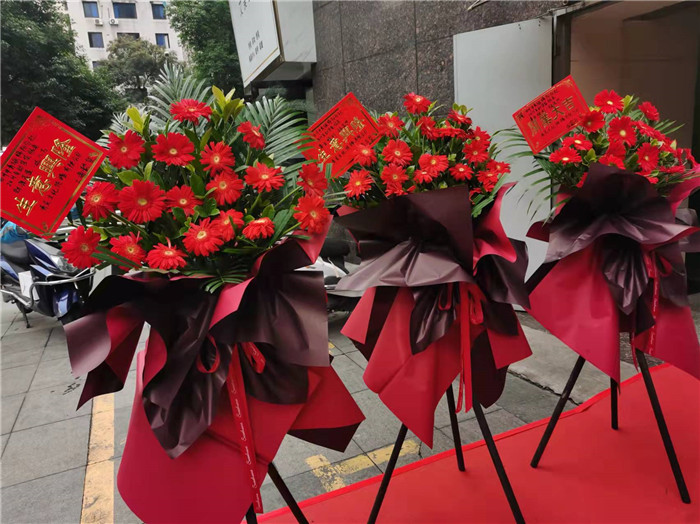 四川中青旅綿陽分社、綿陽市中旅假日旅行社、綿陽自來文化傳播有限公司24H自助售貨服務(wù)盛大開業(yè)